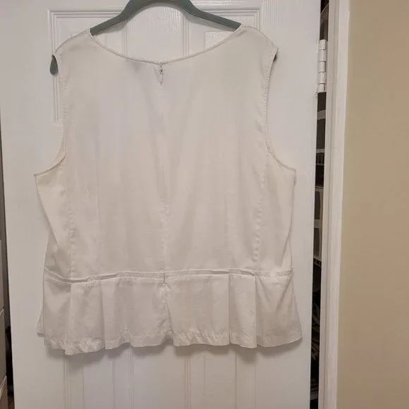 Classic Ann Taylor White Top w/ Peplum - Picture 7 of 10